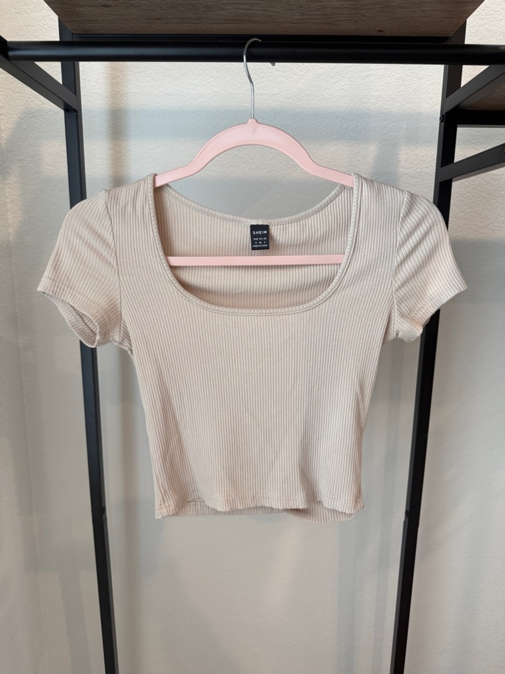 SHEIN Beige Ribbed Scoop-Neck Short Sleeve Crop Top